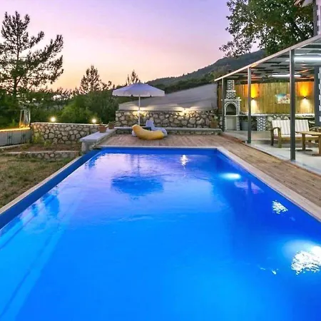 Vilă İslamlar 1 Bedroom Secluded With Private Pool Hot Tub Kalkan