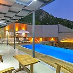 İslamlar 1 Bedroom Secluded With Private Pool Hot Tub וילה *