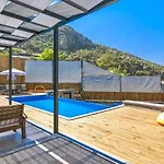 İslamlar 1 Bedroom Secluded With Private Pool Hot Tub וילה *