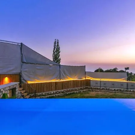 İslamlar 1 Bedroom Secluded With Private Pool Hot Tub קלקן